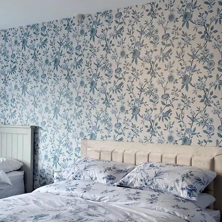 Hotel Old Red House 3*